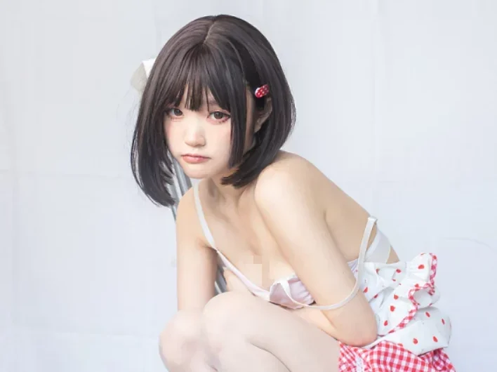 cosplay图片丨Coser神沢永莉高清图片集:粉色格子裙
