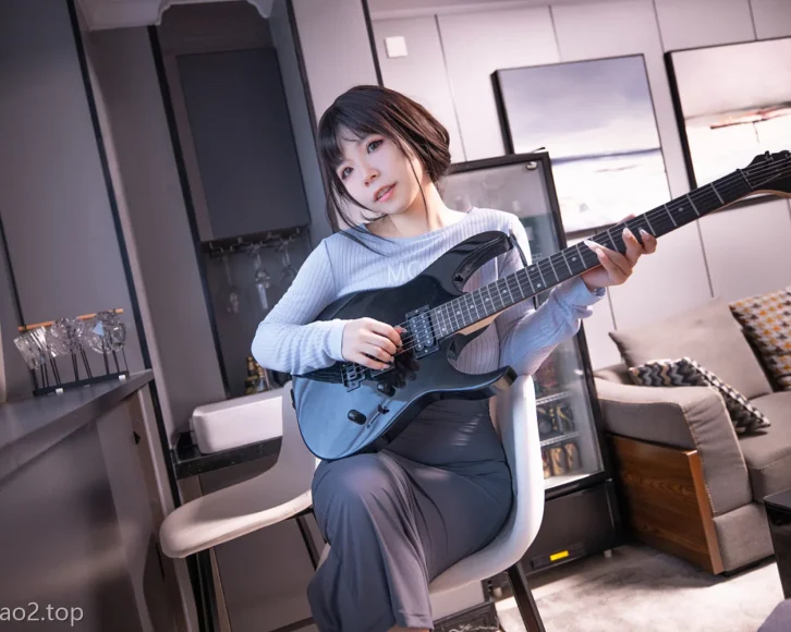 cosplay图片丨Coser无颜小天使wy的资料和她的吉他妹妹