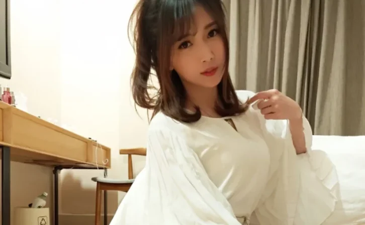 cosplay图片丨Coser小巫女露娜资料介绍及作品:OL风肤色连裤袜