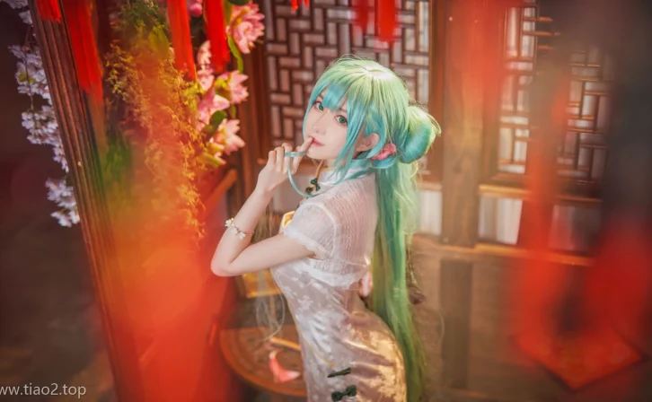 cosplay图片丨Coser_Shika小鹿鹿个人资料及作品:初音 韶华赏析