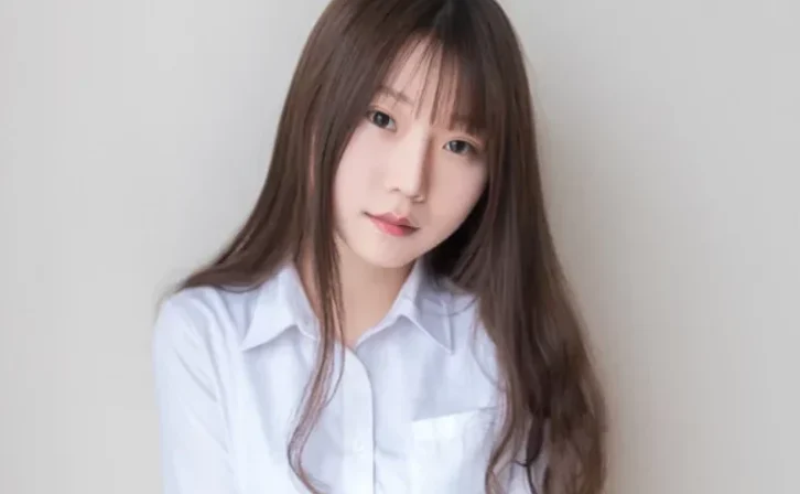 cosplay图片丨Coser香草喵露露个人资料和图片集:工作的萌妹