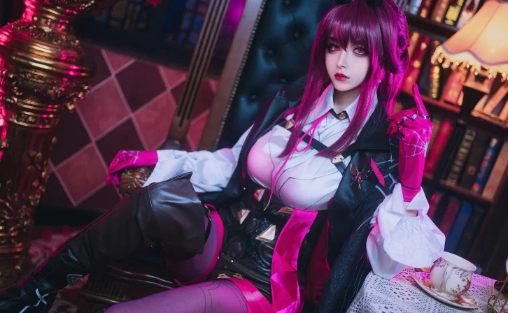 Coser鹿八岁baby图片大全,cos崩坏∶星穹铁道卡芙卡免费欣赏