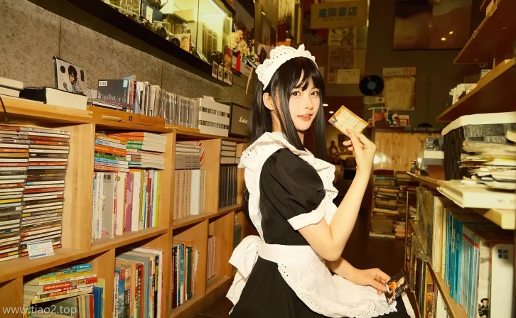 cosplay图片丨Coser白莉爱吃巧克力化身为打工女仆,太可爱啦