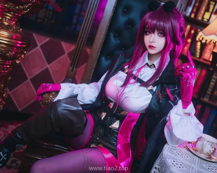 Coser鹿八岁baby图片大全,cos崩坏∶星穹铁道卡芙卡免费欣赏