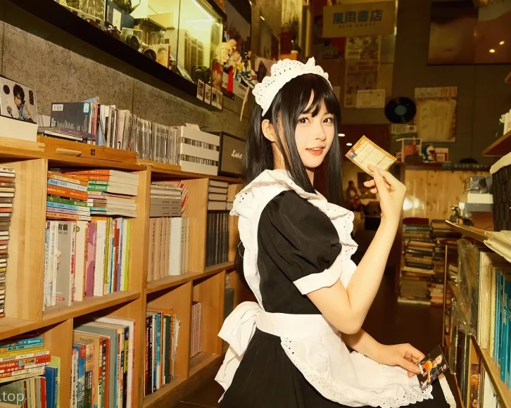 cosplay图片丨Coser白莉爱吃巧克力化身为打工女仆,太可爱啦