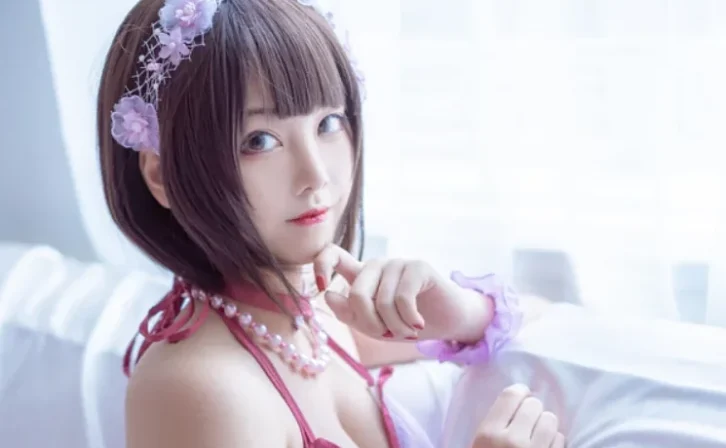 cosplay图片丨Coser蜜汁猫裘的原版视图之cos加藤惠睡衣欣赏