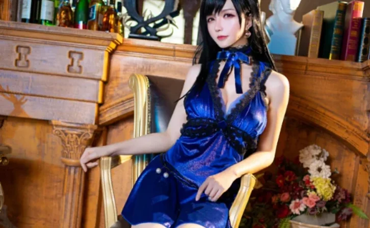 cosplay图片丨Coser星之迟迟全套定制图片集之蒂法蓝礼服鉴赏