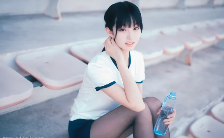 cosplay图片丨Coser沧霁桔梗个人介绍及cos黑丝体操服赏析