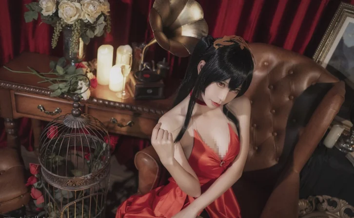 cosplay图片丨Coser爱老师_PhD多久没更新?附cos碧蓝航线 大凤毒苹果礼服赏析