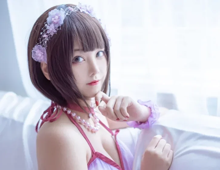 cosplay图片丨Coser蜜汁猫裘的原版视图之cos加藤惠睡衣欣赏