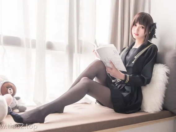 Coser你的负卿cos窗边黑裙,真的美得不像话