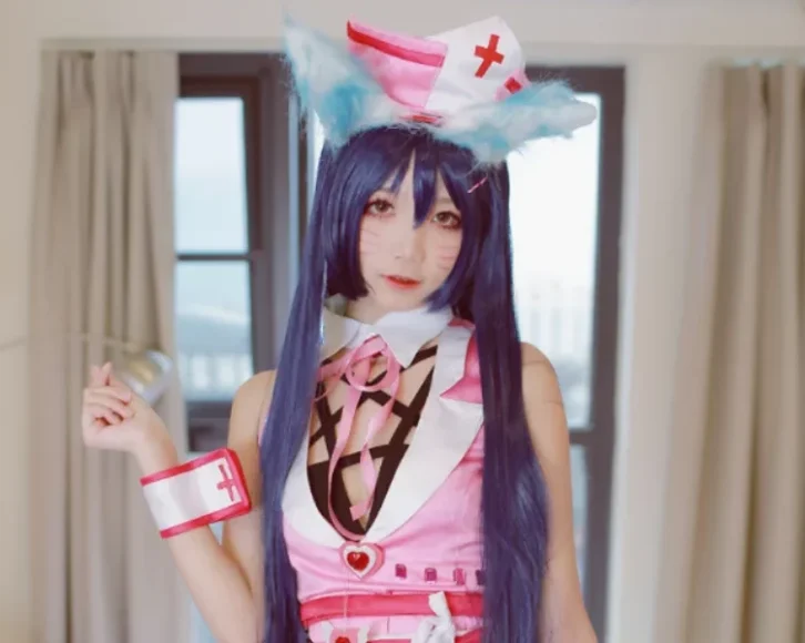 粉色阿狸服实拍:Coser五更百鬼的夏日cosplay图片集