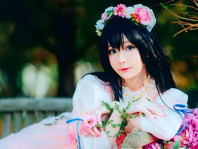 cosplay图片丨Coser霜月shimo的介绍及图片集:Bright Love赏析