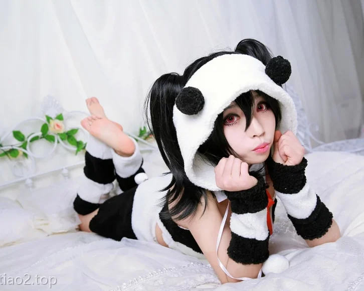 花颜解读白易子教主《LOVELIVE》Cosplay:这味道绝了!