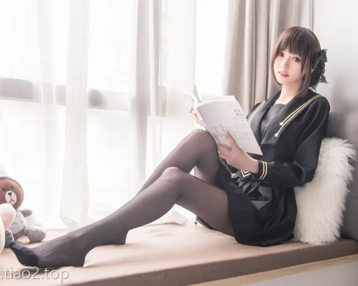 Coser你的负卿cos窗边黑裙,真的美得不像话