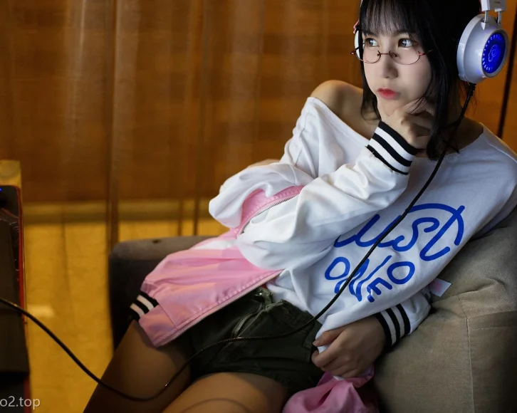 逐月Su(枸名)这组网吧历险记Cosplay,花颜带你解锁隐藏剧情