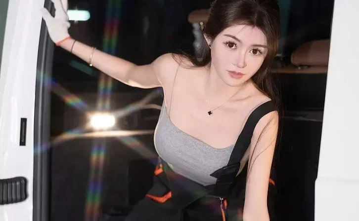 Xiuren图片丨秀人模特林幼一-NO.NO.8171期汽车上的佳人