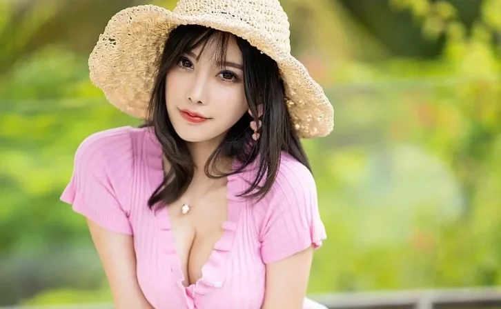 Xiuren图片丨秀人模特杨晨晨sugar-Vol.169清甜迷人的粉系旅拍