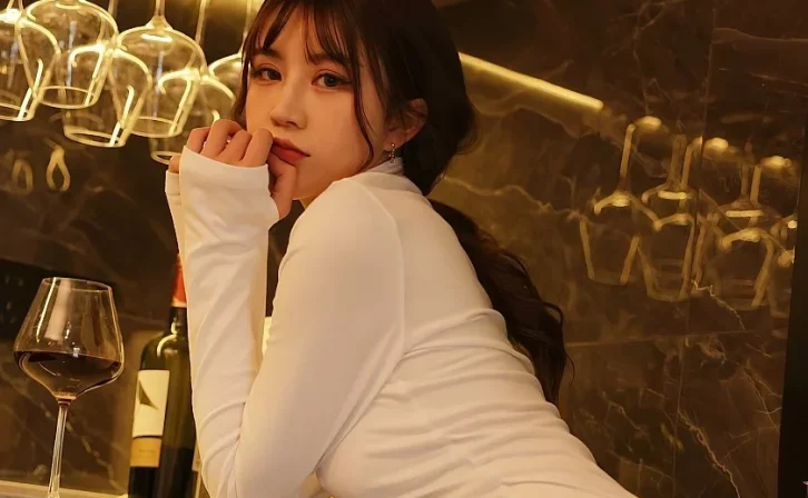 Xiuren图片丨模特tina_甜仔-NO.4494期诱人的红酒