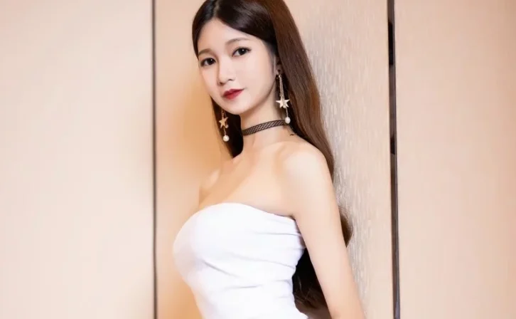 Xiuren图片丨语画界模特是程程程-Vol.367期白色紧身裙