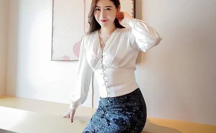 Xiuren图片丨FeiLin模特王婉悠Queen-VOL.400期迷人白衫短裙