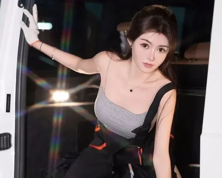 Xiuren图片丨秀人模特林幼一-NO.NO.8171期汽车上的佳人