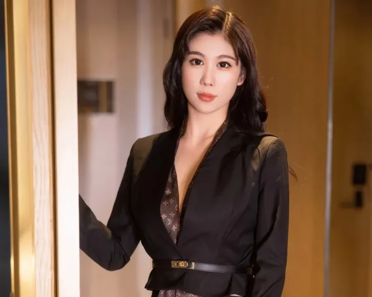 XIAOYU图片丨秀人模特李雅柔182CM-NO.5471期慵懒连衣睡裙