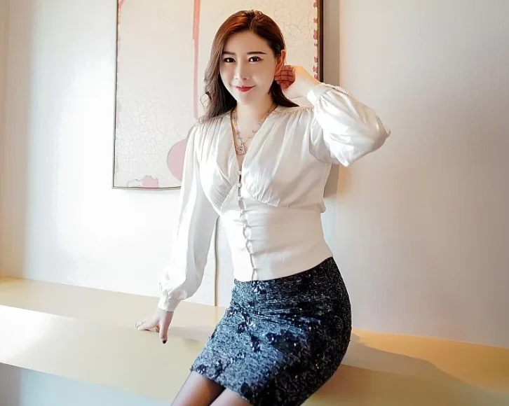 Xiuren图片丨FeiLin模特王婉悠Queen-VOL.400期迷人白衫短裙