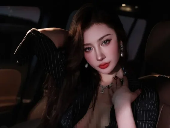 Xiuren图片丨IMiss模特蕾蕾醒了没-VOL.768期黑大衣气质女郎