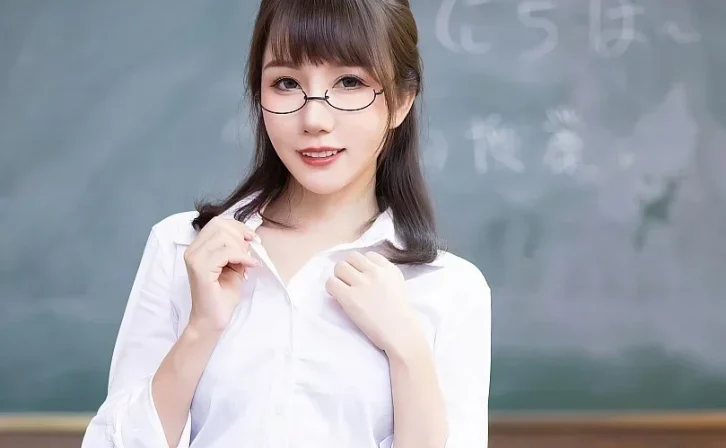 Xiuren图片丨XIAOYU模特波巧酱-VOL.839期眼镜老师的优雅