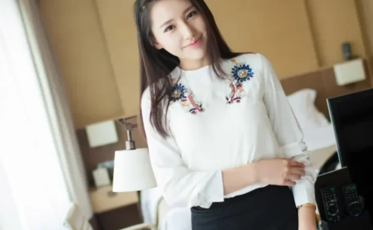 Xiuren图片丨IMiss模特刘奕宁Lynn-VOL.023期苗条纤腿,职场美女