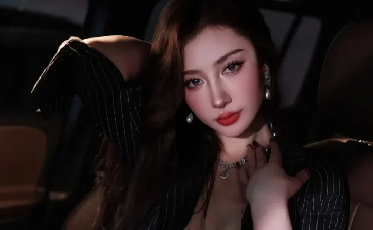 Xiuren图片丨IMiss模特蕾蕾醒了没-VOL.768期黑大衣气质女郎