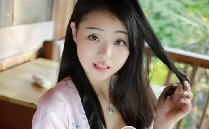 Xiuren图片丨秀人模特佘贝拉bella-VOL.014期花衫黑裙的姑娘