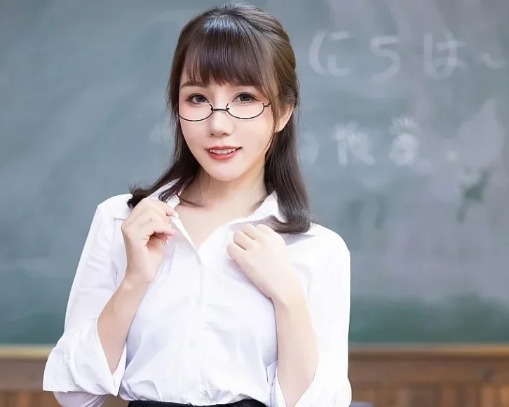 Xiuren图片丨XIAOYU模特波巧酱-VOL.839期眼镜老师的优雅