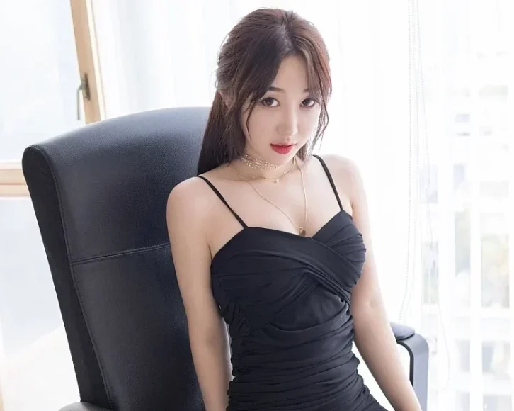 Xiuren图片丨IMiss模特小九月-VOL.420期黑色慵懒的身姿