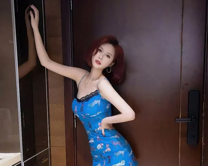 Xiuren图片丨秀人模特白芷yy-NO.8608蓝色卡通吊带裙