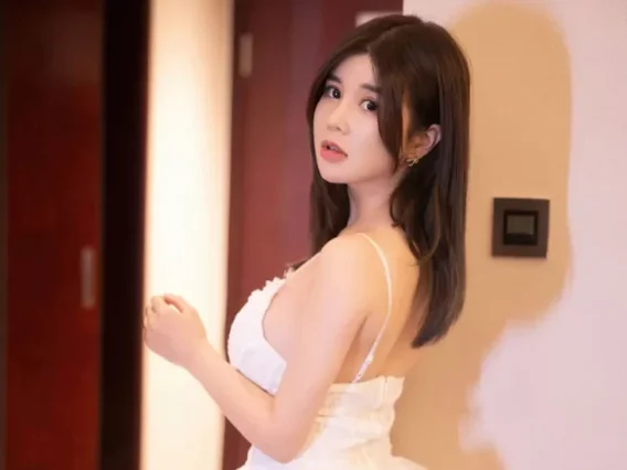 Xiuren图片丨秀人模特尹甜甜-NO.3994期办公室的薄杉白领