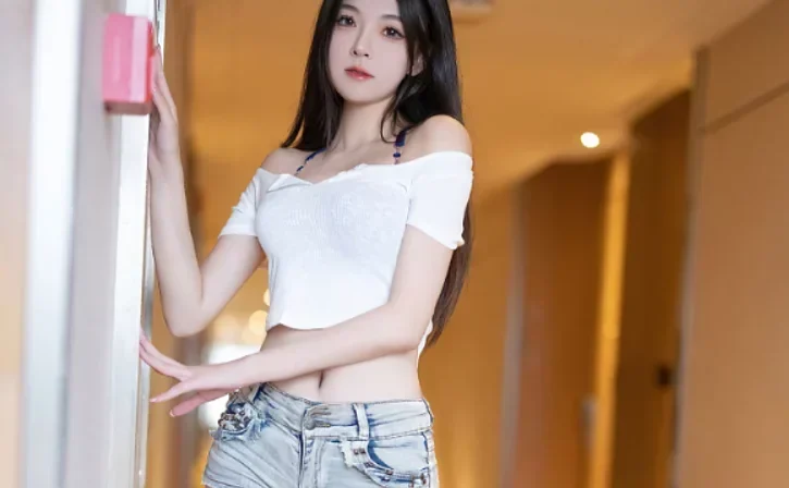 Xiuren图片丨秀人模特初梦瑶-NO.9141期地下室长腿倩影