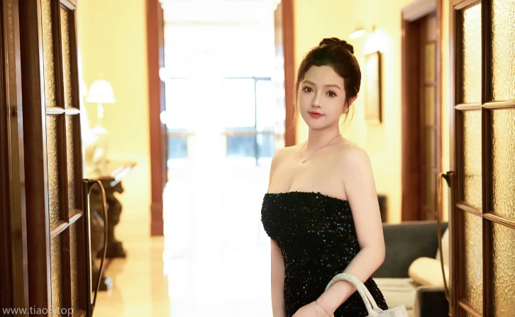 Xiuren图片丨秀人模特养乐多DoDo-NO.8462期晚礼抹胸黑裙