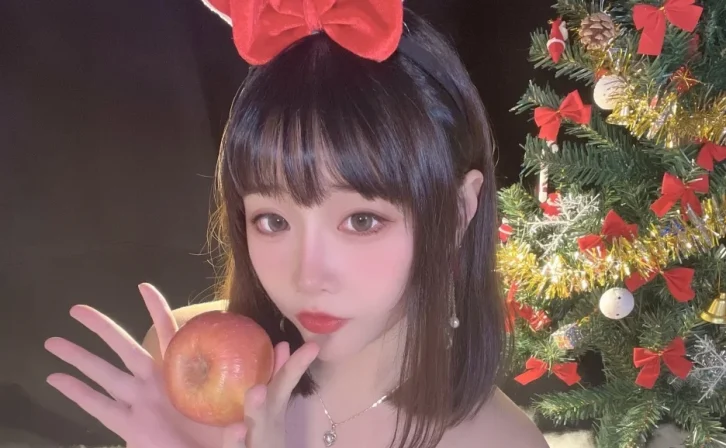 cosplay图片丨Coser是一只废喵了美美的圣诞连衣裙