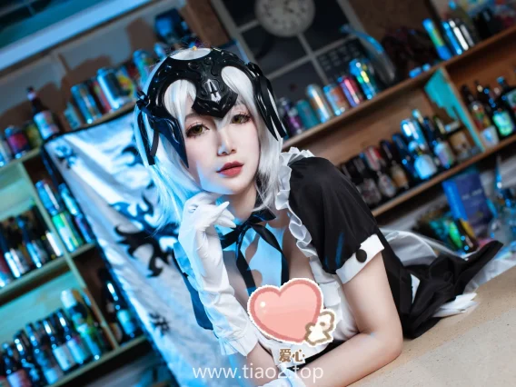 一米八的大梨子黑贞女仆cos,真人GK手办的”定格感”绝了