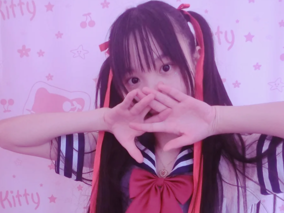 现在的cos都卷成这样了?双马尾少女赛高酱浴缸湿身水手服这细节我服气