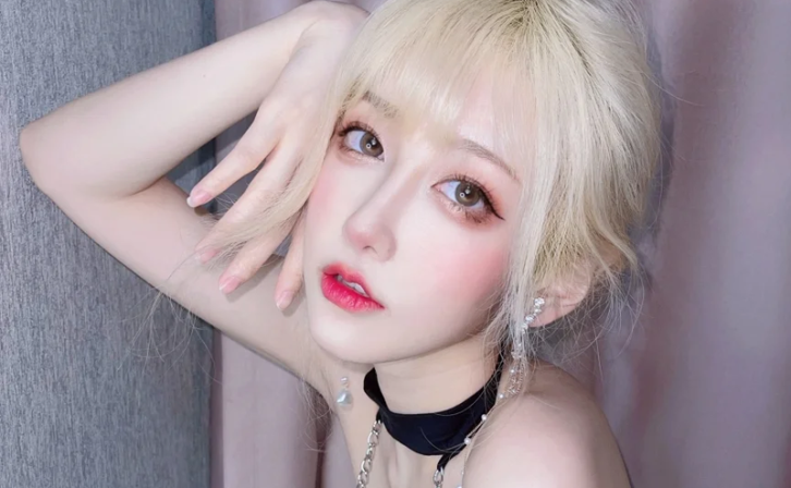 现在还有人这么拍金发芭比?啾小妍Deer这40张图我看完了