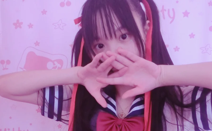 现在的cos都卷成这样了?双马尾少女赛高酱浴缸湿身水手服这细节我服气