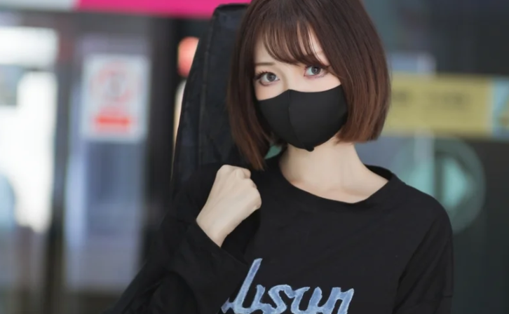 想弹但没弹那一秒,洛桑w伊梓这期地铁吉他反差感真绝了