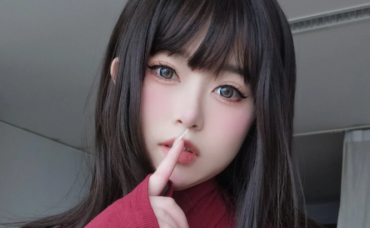 别再用AI修成纸片人了,女主K这727M红色毛衣是真香