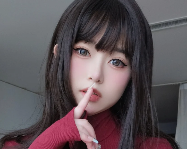 别再用AI修成纸片人了,女主K这727M红色毛衣是真香