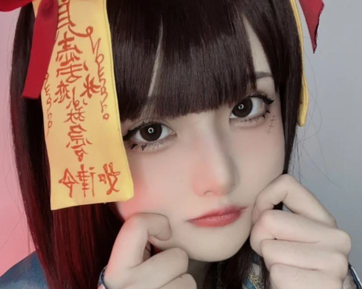 傍晚蓝光配室内暖灯,屿鱼这套日常自拍色温差用得妙