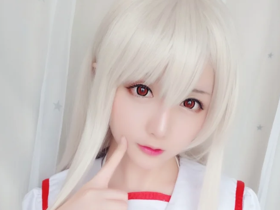 星之迟迟拍伊莉雅同人图集,没有刻意卖乖反而更耐看了